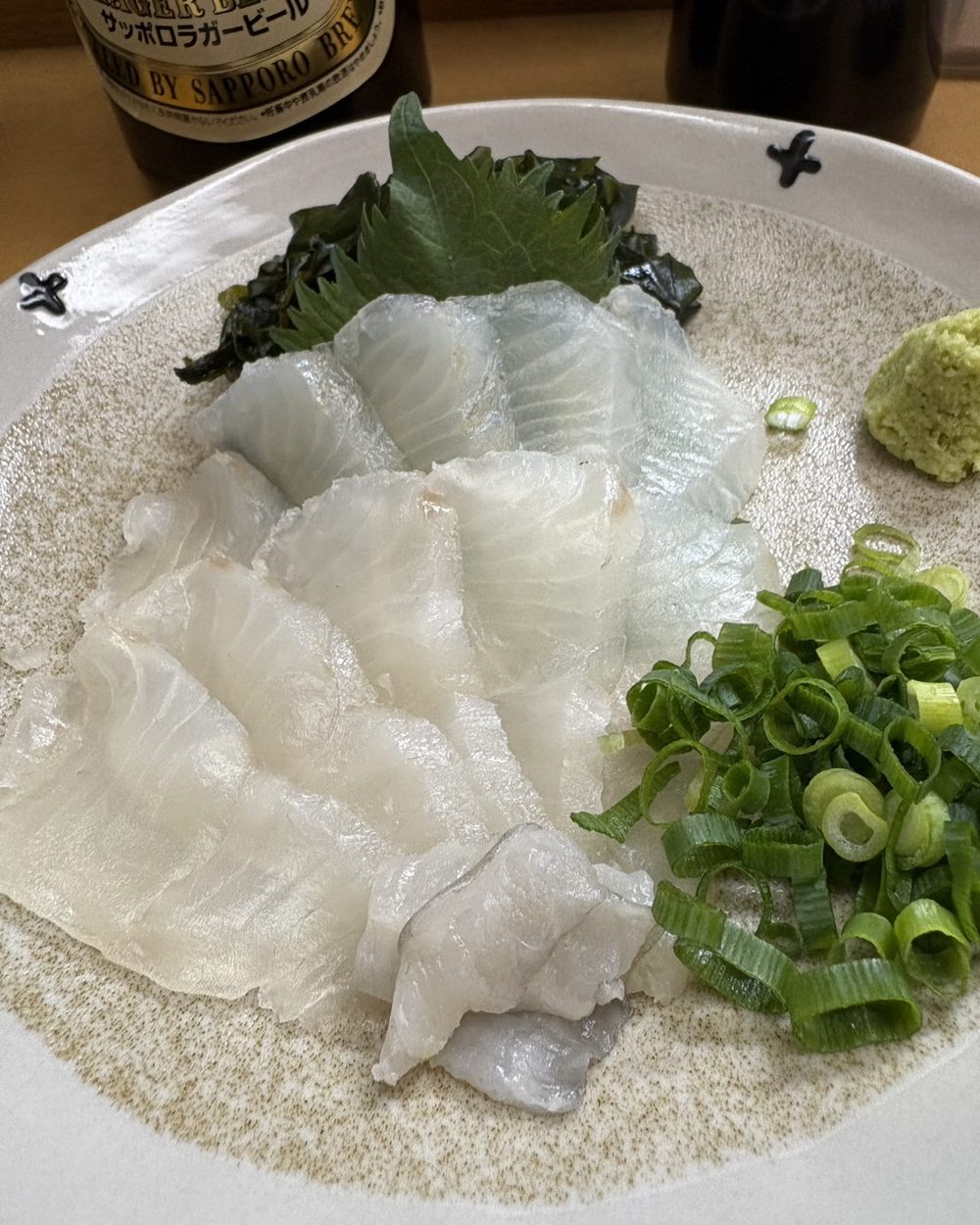 天然タイのお造りとサッポロビール